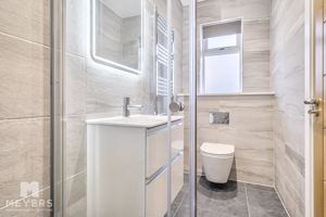 En Suite Shower Room- click for photo gallery